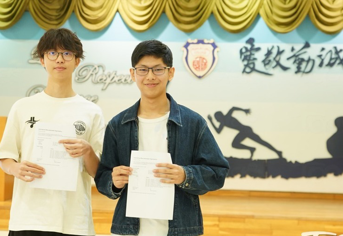 6-保良局顏保玲書院25年兩位IB狀元合影.png